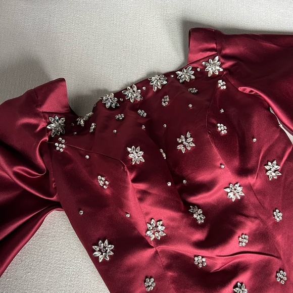 Elegant Burgundy Gown with Floral Embellishments - Picture 2 of 13